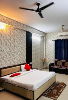 Hotel Hariomvati Palace - 0