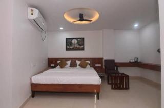 Hotel Hariomvati Palace - 4