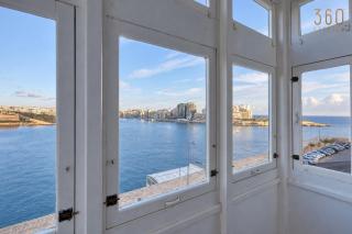 Seafront - Top Location, Top floor with WIFI & AC by 360 Estates - 8