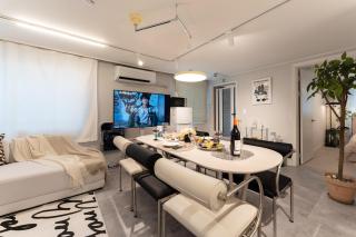 Seoul Pause - 4 beds for 8 Guests, 3 Bedroom, 2 Bathrooms, Hongdae, Mangwon, Hannam, Itaewon, 3-story private house, rooftop - 3
