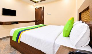 Starlight Hotels Palm Tree Mylapore Ramakrishna Mutt Road chennai - 8