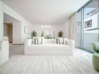 Beachfront 4BR and Maid's Villa with Garden Sleeps 10 - 5