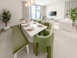 Beachfront 4BR and Maid's Villa with Garden Sleeps 10 - 3