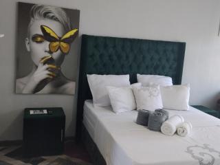 Urban Escape Day and Night Guest House - 8