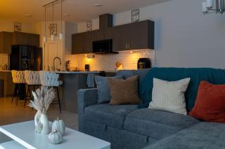 Modern 3BR Home with BBQ & Garage Parking - 2