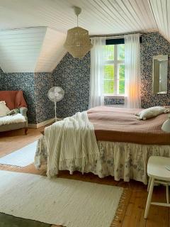 Cozy cottage with fireplace and sunny veranda - Malmköping - 1