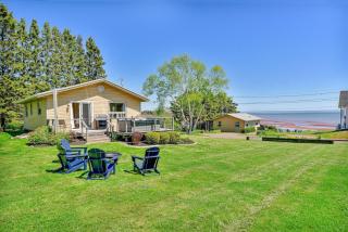 Waterfront Cottage with Beach Access & Views - 8