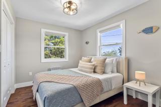 Waterfront Cottage with Beach Access & Views - 7