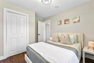 Waterfront Cottage with Beach Access & Views - 1