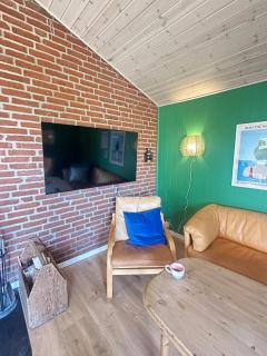 Cottage 'Hyggja' with sauna and wood-fired hot tub near beach - 2
