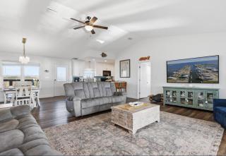 Canal home: 40ft Dock, Hot Tub, Ice, pets ok - 9