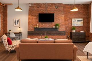 Jennifer's Stylish Downtown Brick Foundry Escape - 7
