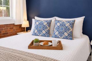 Jennifer's Stylish Downtown Brick Foundry Escape - 9