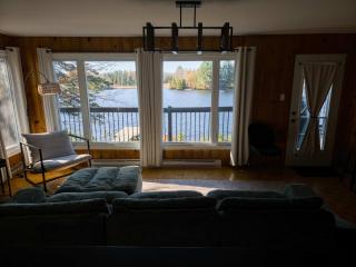 Rustic Lakefront Chalet Sunsets & Mountains - 8
