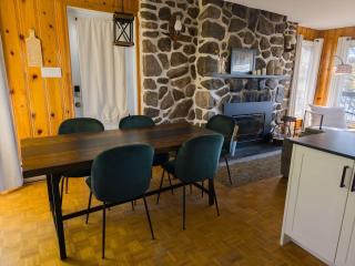Rustic Lakefront Chalet Sunsets & Mountains - 6