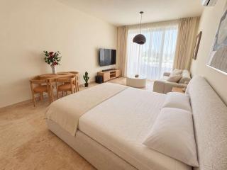 Avalon Gardens A007 - Resort Studio - Pool Gym & Private Terrace - 6