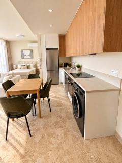 Avalon Gardens B102 - Resort Studio - Pools Gym & Fast Wi-Fi - 8