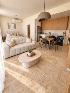 Avalon Gardens B102 - Resort Studio - Pools Gym & Fast Wi-Fi - 4