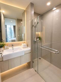 Luxury Condo Near Terminal 21 & Asok BTS & MRT - 3