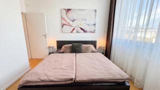 Balcony with views Modern apartment free parking - 3