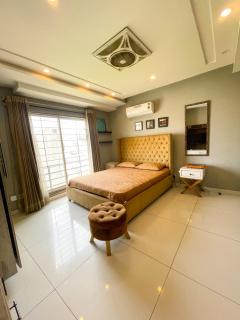 Stayora Elegant Modern Apartment - 3