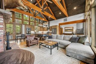 'Chelan Mountain Retreat' Chalet w/ Fire Pit! - 0