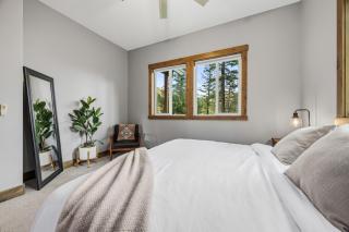 'Chelan Mountain Retreat' Chalet w/ Fire Pit! - 3