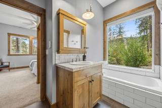 'Chelan Mountain Retreat' Chalet w/ Fire Pit! - 2