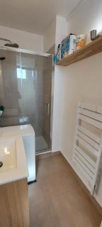 Sunny, quiet, convenient apartment to enjoy Paris - 1