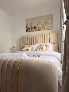 Velvet & Vine stay - 1