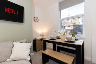 5 Bed 5 Bath Darlington Contractor Stays - 5
