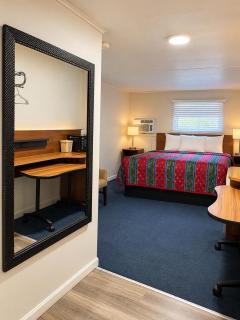 Crown Inn & Suites - 9