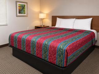 Crown Inn & Suites - 8
