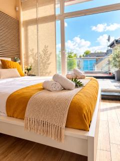 Warm Retreat 2 Bedrooms Apartment in city - 1