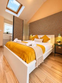 Warm Retreat 2 Bedrooms Apartment in city - 3