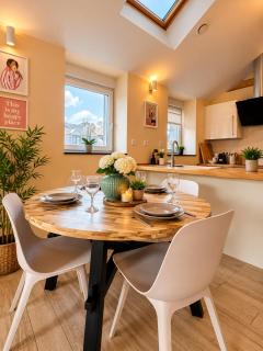 Warm Retreat 2 Bedrooms Apartment in city - 7