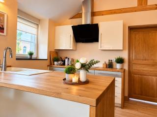Warm Retreat 2 Bedrooms Apartment in city - 4