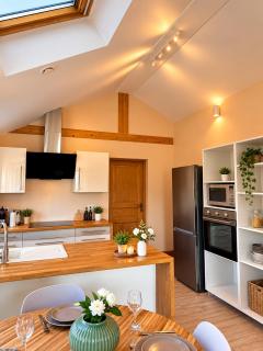 Warm Retreat 2 Bedrooms Apartment in city - 5