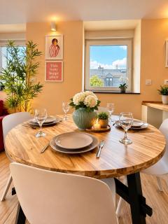 Warm Retreat 2 Bedrooms Apartment in city - 6