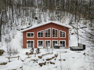 La Maison Magique- Private Hot Tub & Lake Access - 0
