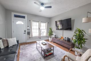 The Pit Stop HUGE Backyard + Pet Friendly! - 0