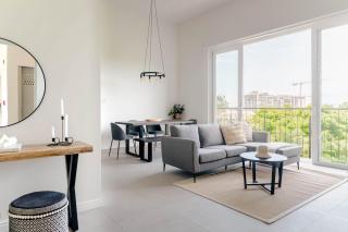 Stylish Apartment w/ Workspace, Pool & Gym - 0