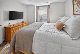 Bluegrass Loft - Hot Tub - Sleeps 4 - 2