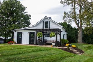 Charming Farmhouse Near Amish Country - 8