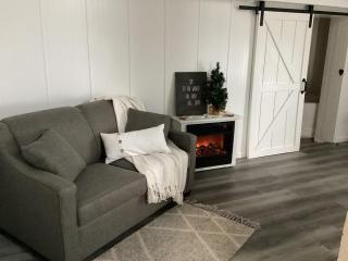 Charming Farmhouse Near Amish Country - 5