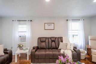 Charming Farmhouse Near Amish Country - 3