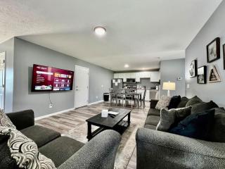 160 Overbrook 3 bedroom home with privately fenced yard and hot tub - 0