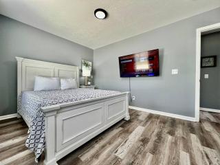 160 Overbrook 3 bedroom home with privately fenced yard and hot tub - 7