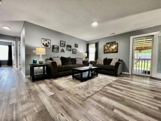 160 Overbrook 3 bedroom home with privately fenced yard and hot tub - 5