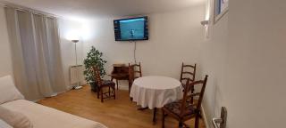 Sunny, quiet, convenient apartment to enjoy Paris - 2